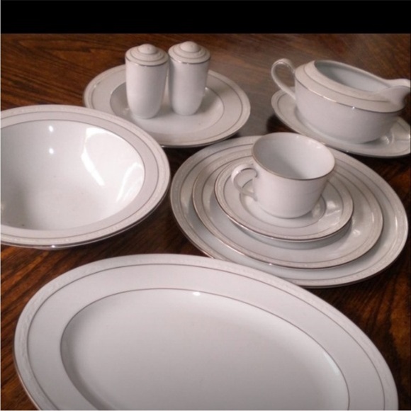 Set of 2 NORITAKE 4062 Whitescapes Stoneleigh China w/silver soup salad bowl - Picture 8 of 8